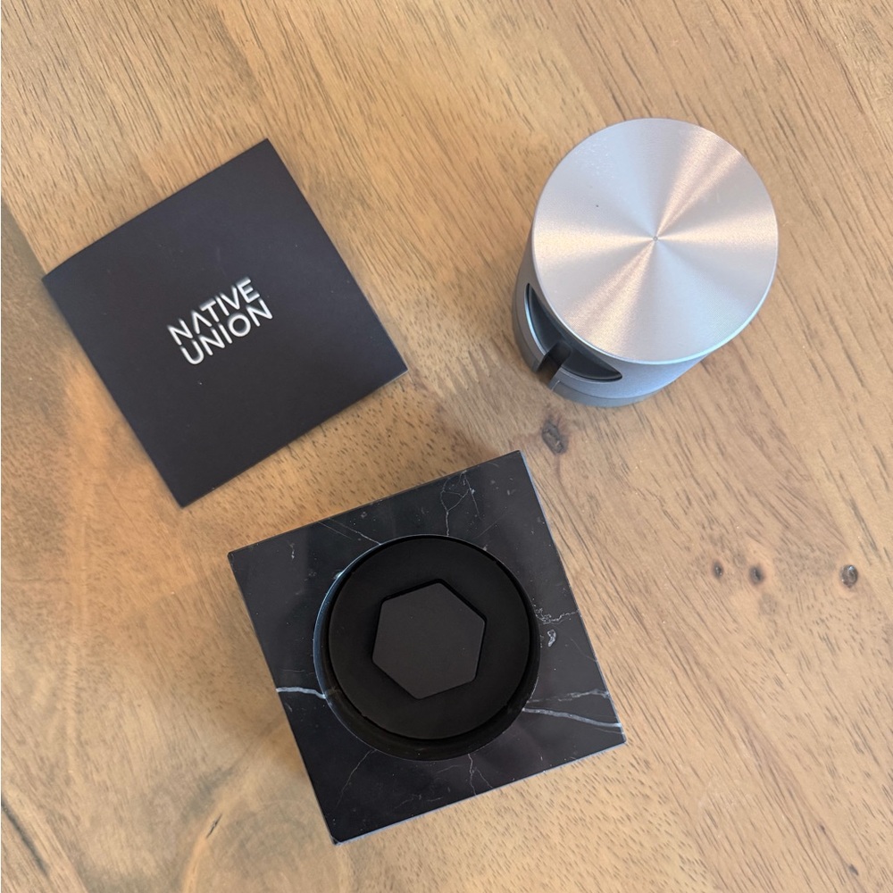 NATIVE UNION Black Marble Charging Dock For Apple Watch